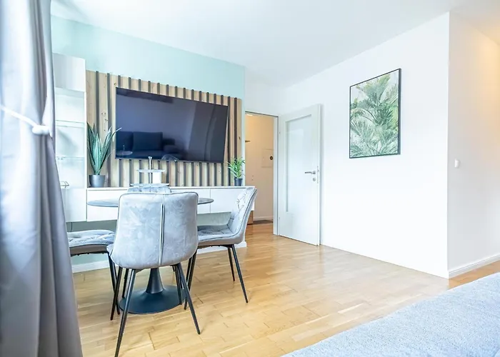 Chic 1br & 1lr, Kingbed, Only 9 Min To Center Via Metro Apartmán