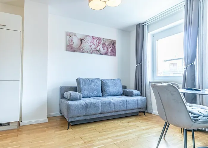 Chic 1br & 1lr, Kingbed, Only 9 Min To Center Via Metro *