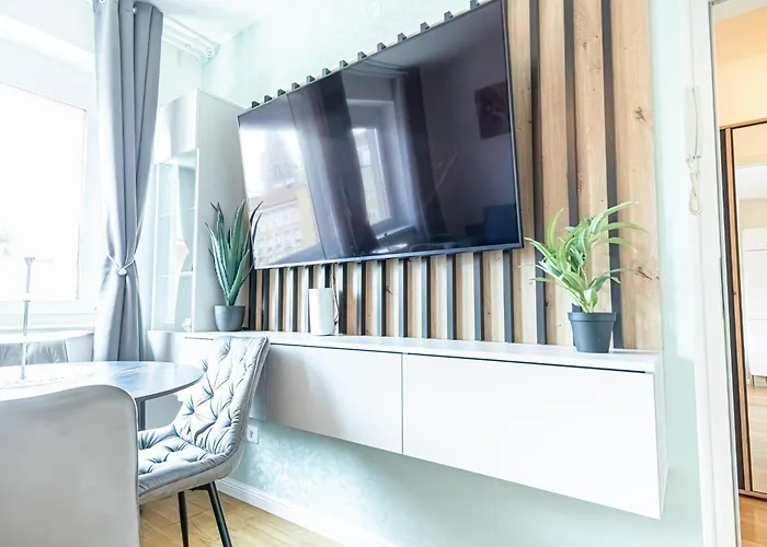 Apartment Chic 1br & 1lr, Kingbed, Only 9 Min To Center Via Metro