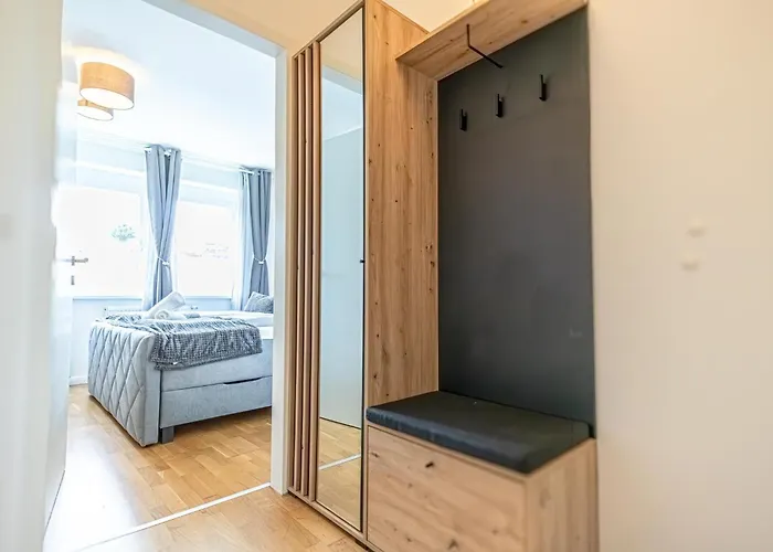 Chic 1br & 1lr, Kingbed, Only 9 Min To Center Via Metro