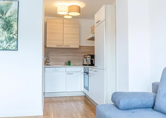 Chic 1br & 1lr, Kingbed, Only 9 Min To Center Via Metro
