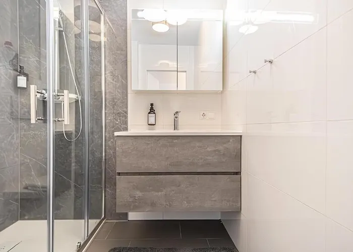 Apartmán Chic 1br & 1lr, Kingbed, Only 9 Min To Center Via Metro