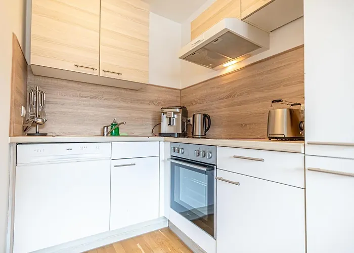 Chic 1br & 1lr, Kingbed, Only 9 Min To Center Via Metro Apartmán Vídeň